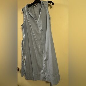 Women dress excellent condition wrinkle because it’s just hanging in my closet